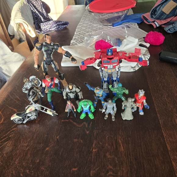 Toy Lot - Picture 3 of 4